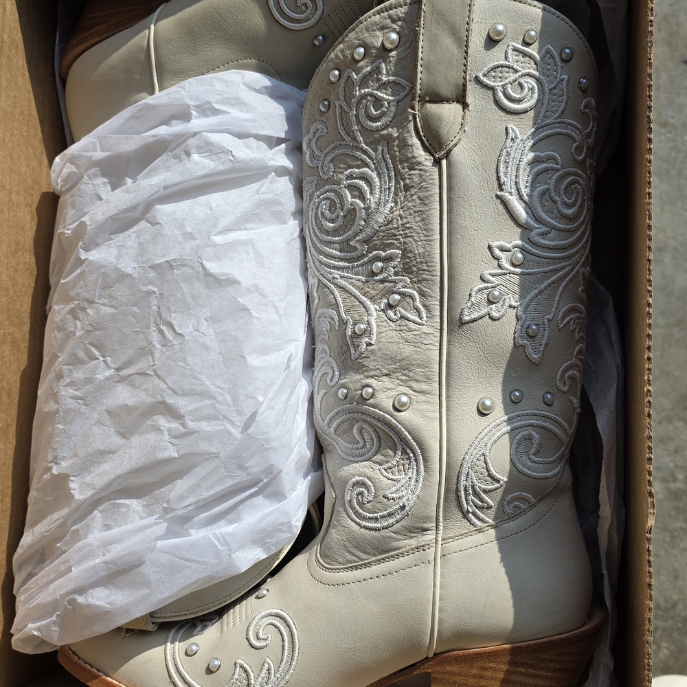 Embroidered White Western Boots